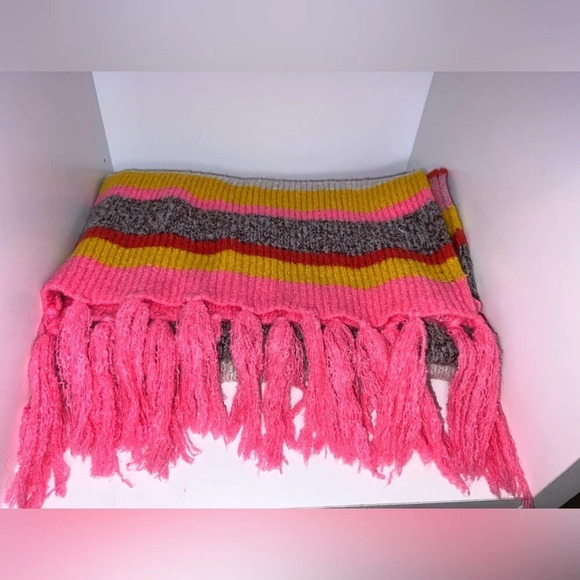 Pastel striped scarf with fringes, extremely soft not itchy very good quality - Picture 5 of 8